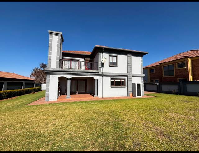 4 BEDROOM HOUSE FOR SALE IN HELDERWYK